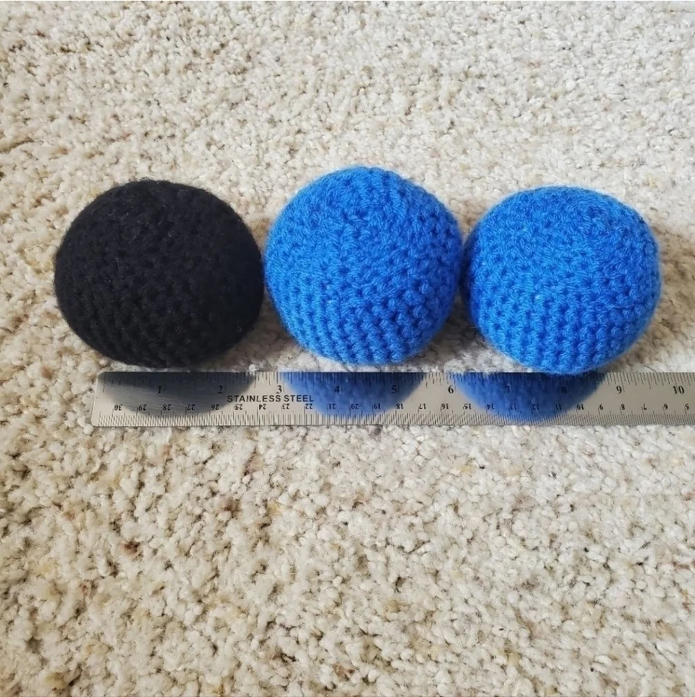 Non squeaky crochet dog cat toy. 3 non squeaky balls. Homemade no pop crochet